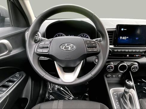 Used 2021 Hyundai Venue SEL w/ Premium Package FWD image 6