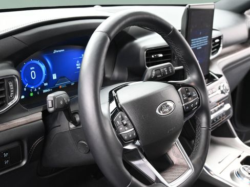 Used 2023 Ford Explorer Platinum w/ Technology Package AWD/4WD image 13