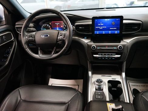 Used 2020 Ford Explorer XLT w/ Equipment Group 202A AWD/4WD image 9