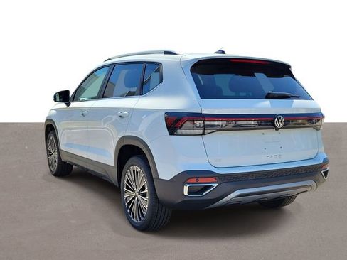 New 2026 Volkswagen Taos SE FWD image 3