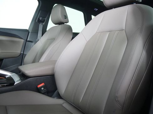 Used 2025 Audi Q5 Premium AWD/4WD image 9