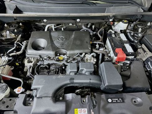 Used 2022 Toyota RAV4 LE image 9