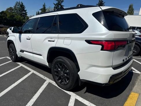 Used 2024 Toyota Sequoia Platinum AWD/4WD image 3