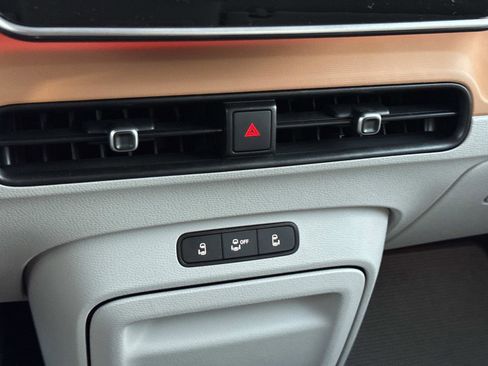 Certified 2025 Volkswagen ID. Buzz 1st Edition image 22