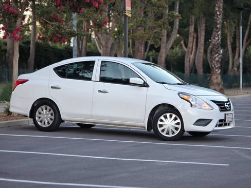 Used 2016 Nissan Versa S FWD image 4