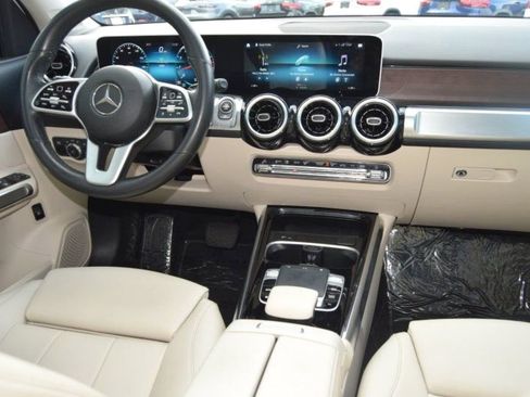Used 2020 Mercedes-Benz GLB 250 4MATIC w/ Premium Package image 32
