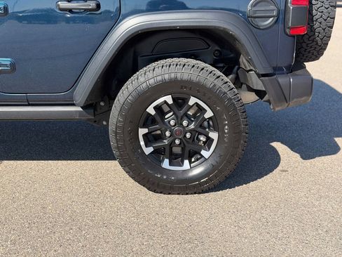 Used 2025 Jeep Wrangler Unlimited Rubicon AWD/4WD image 13