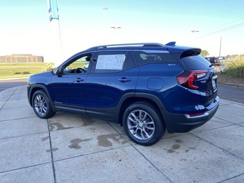 Used 2022 GMC Terrain SLT w/ LPO, Floor Liner Package image 7