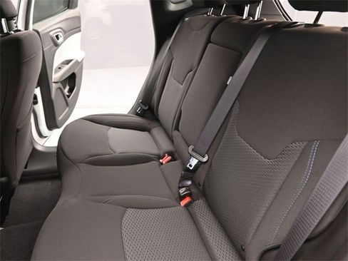 Used 2025 Jeep Compass Sport image 20