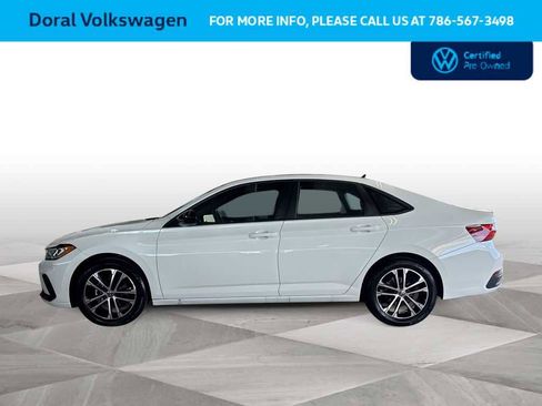 Used 2025 Volkswagen Jetta Sport image 5