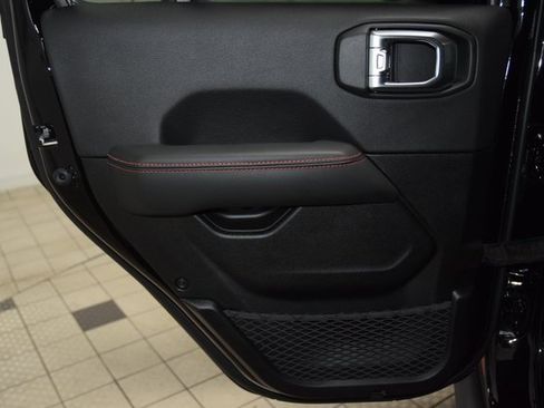 Used 2025 Jeep Wrangler Rubicon w/ Technology Group image 48