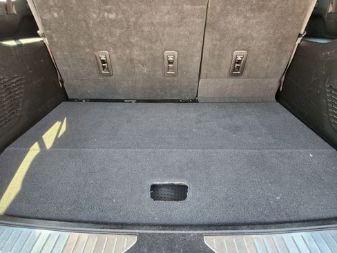 Used 2023 Chevrolet Suburban Premier image 34