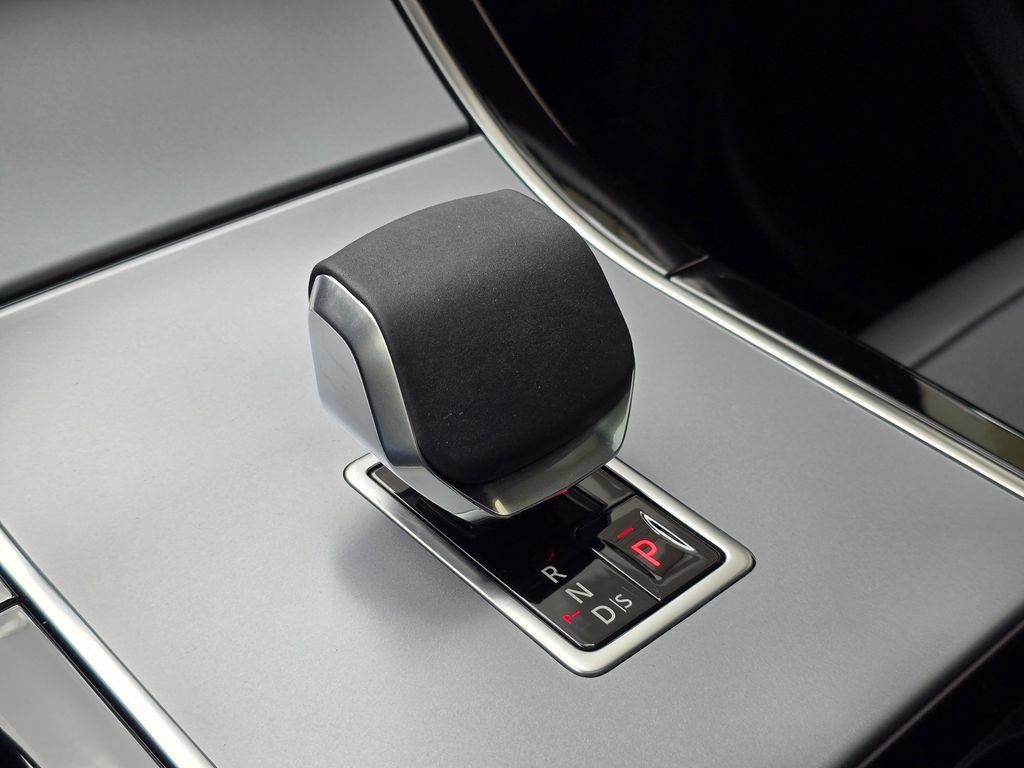 Certified 2025 Land Rover Range Rover Velar S AWD/4WD image 29