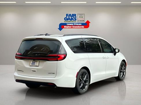 New 2026 Chrysler Pacifica Limited w/ Uconnect Theater Family Group image 9