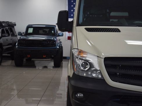 Used 2017 Mercedes-Benz Sprinter 2500 image 8