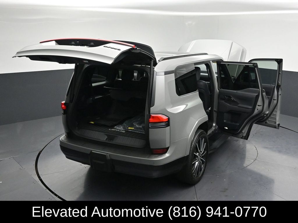 Used 2025 Lexus GX 550 w/ Accessory Package (2T) AWD/4WD image 40