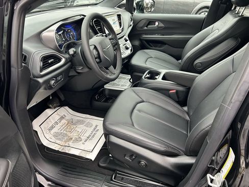 New 2026 Chrysler Pacifica Select w/ S Appearance Package FWD image 10
