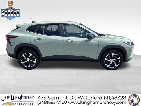 Used 2024 Chevrolet Trax RS w/ Driver Confidence Package FWD image 2