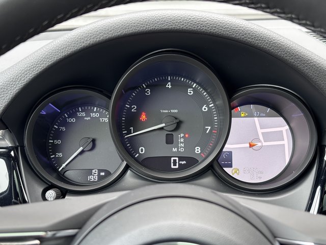 Certified 2026 Porsche Macan AWD/4WD image 17