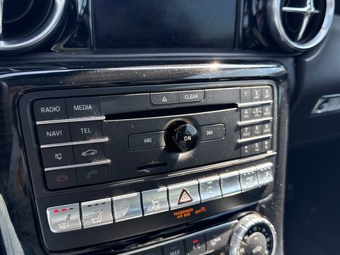Used 2019 Mercedes-Benz SLC 300 w/ Premium Package image 19