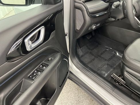 Used 2025 Jeep Compass Latitude w/ Altitude Special Edition image 18