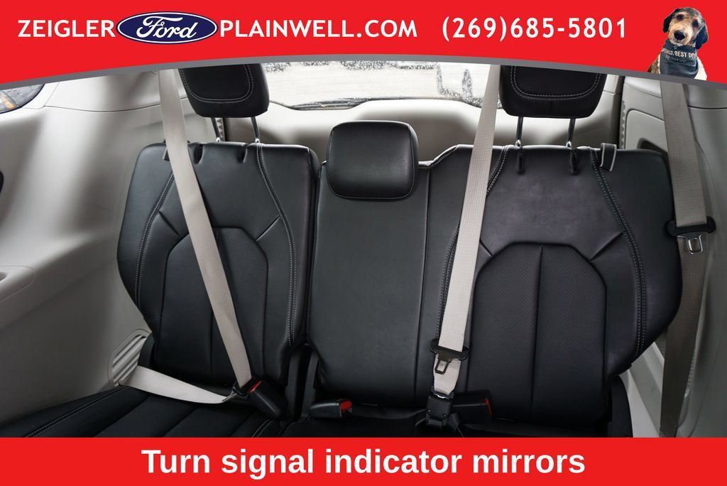 Used 2024 Chrysler Pacifica Touring-L FWD image 13