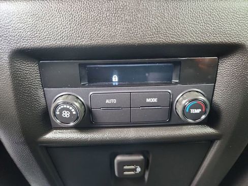 Used 2023 Chevrolet Traverse LT image 20