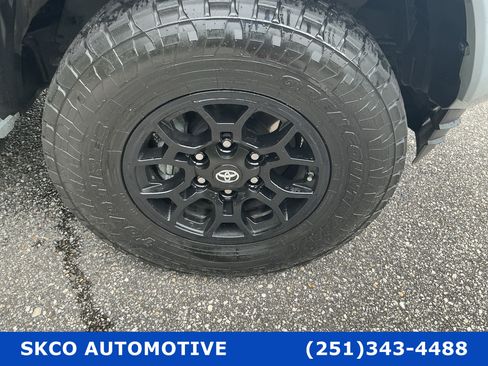 Used 2020 Toyota Tacoma SR5 RWD image 9
