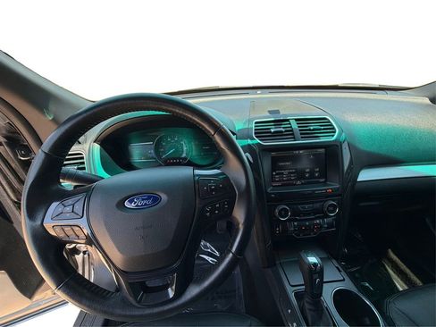 Used 2016 Ford Explorer XLT w/ Equipment Group 202A FWD image 29