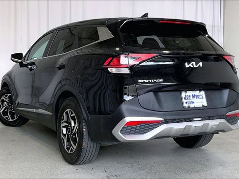 Used 2023 Kia Sportage LX FWD image 5