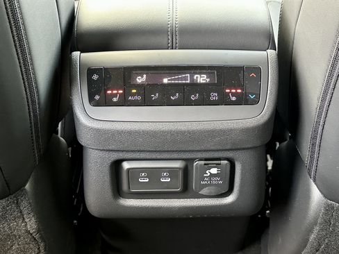 New 2026 Nissan Pathfinder Platinum AWD/4WD image 37