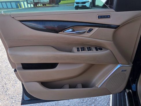 Used 2019 Cadillac Escalade Platinum AWD/4WD image 14