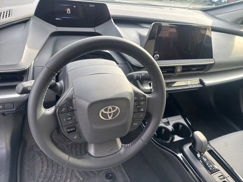 Used 2025 Toyota Prius LE image 11