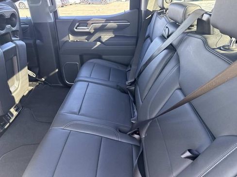 Used 2025 GMC Sierra 1500 SLT image 17