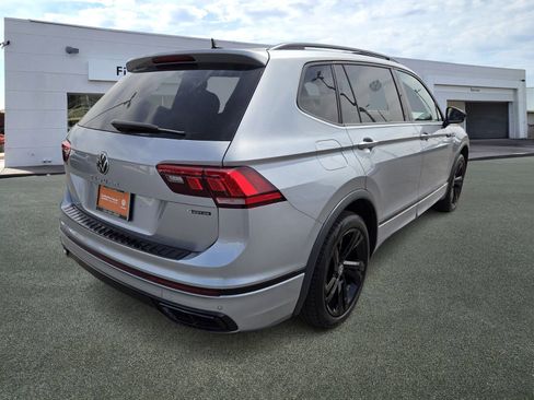 Used 2024 Volkswagen Tiguan SE R-Line image 3
