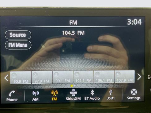 Used 2023 Nissan Pathfinder SL w/ Lighting Package (N92) FWD image 19