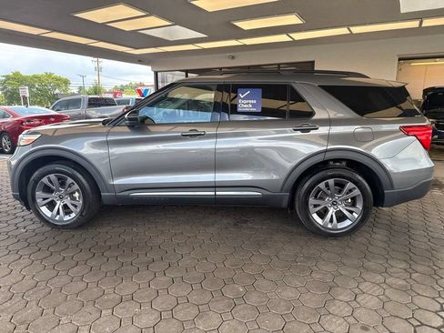 Used 2023 Ford Explorer XLT w/ Equipment Group 202A AWD/4WD image 9