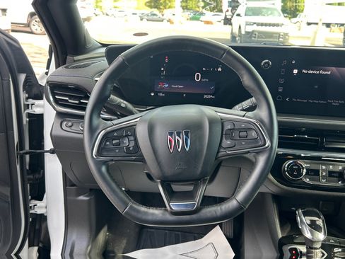 Used 2025 Buick Envista Sport Touring w/ Convenience I Package FWD image 9