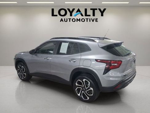 Used 2025 Chevrolet Trax RS w/ Driver Confidence Package image 3