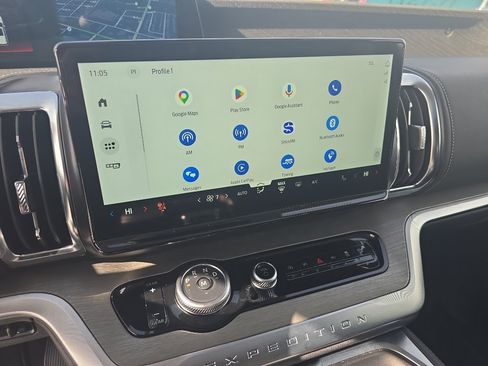 Used 2025 Ford Expedition Platinum image 15