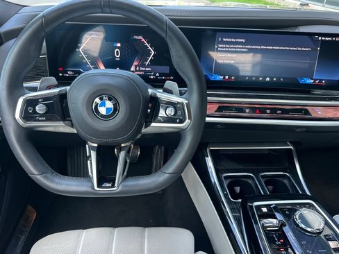 Used 2025 BMW 740i w/ Premium Package image 18