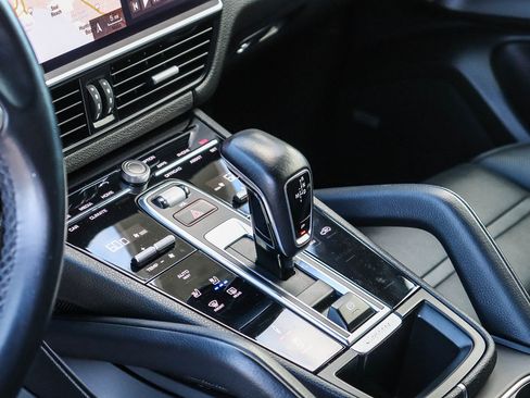 Used 2021 Porsche Cayenne Coupe image 22