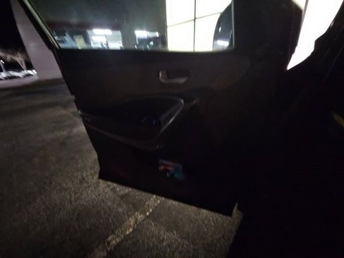 Used 2017 Hyundai Santa Fe SE image 2