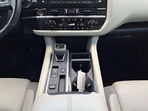 Used 2023 Nissan Pathfinder SL w/ Black Appearance Package image 11