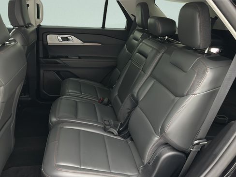 Used 2025 Ford Explorer Active w/ Active Comfort Package AWD/4WD image 9