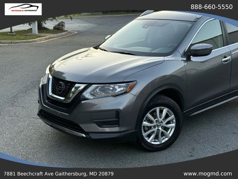 Used 2020 Nissan Rogue SV image 2
