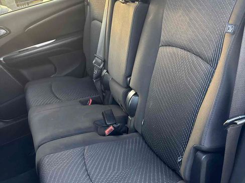 Used 2018 Dodge Journey SE w/ Blacktop Package FWD image 9