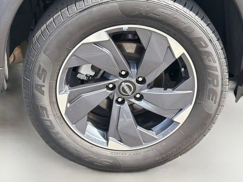 Used 2025 Nissan Rogue SV FWD image 10