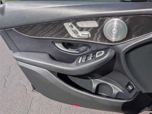 Used 2018 Mercedes-Benz GLC 300 4MATIC w/ Multimedia Package image 14