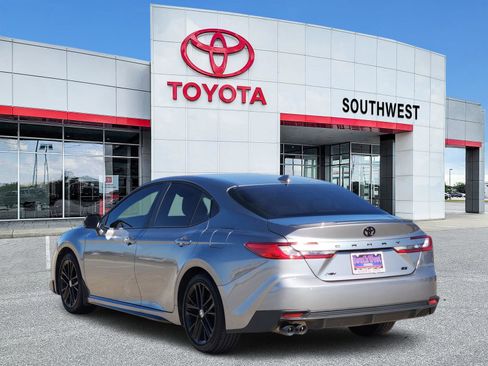 Used 2025 Toyota Camry SE w/ Multimedia Upgrade Package image 4